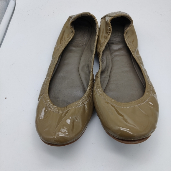 ❄️ SALE - Tory Burch Eddy Putty Patent sz 8 - Picture 2 of 10